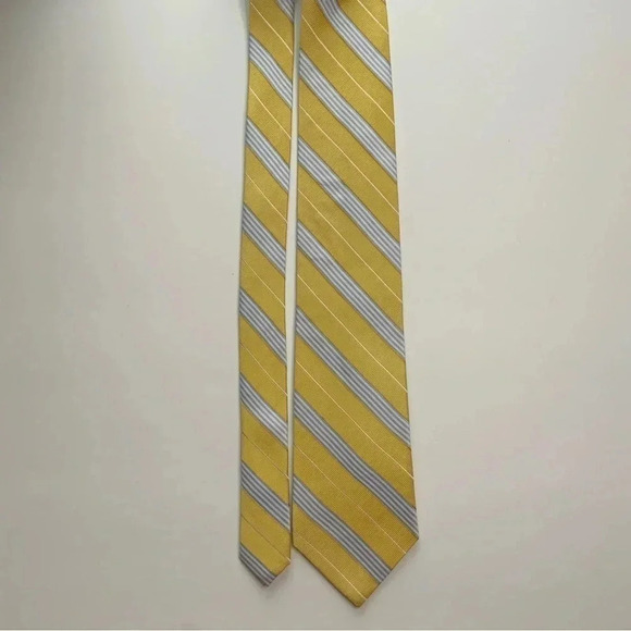 2/$30 IZOD Yellow Woven Silk Stripe Tie - Picture 5 of 12